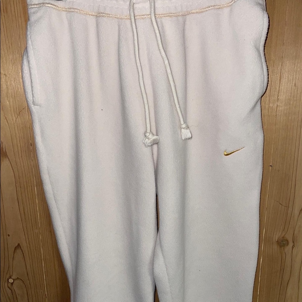 cream colored nike sweatpants